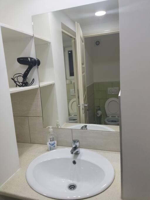 Big Cozy - Skyfall Apartment 3 Bdrm 6 Beds 1&Half Baths Budapeşte Dış mekan fotoğraf