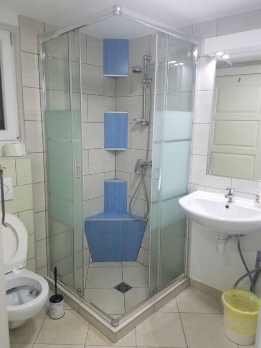 Big Cozy - Skyfall Apartment 3 Bdrm 6 Beds 1&Half Baths Budapeşte Dış mekan fotoğraf
