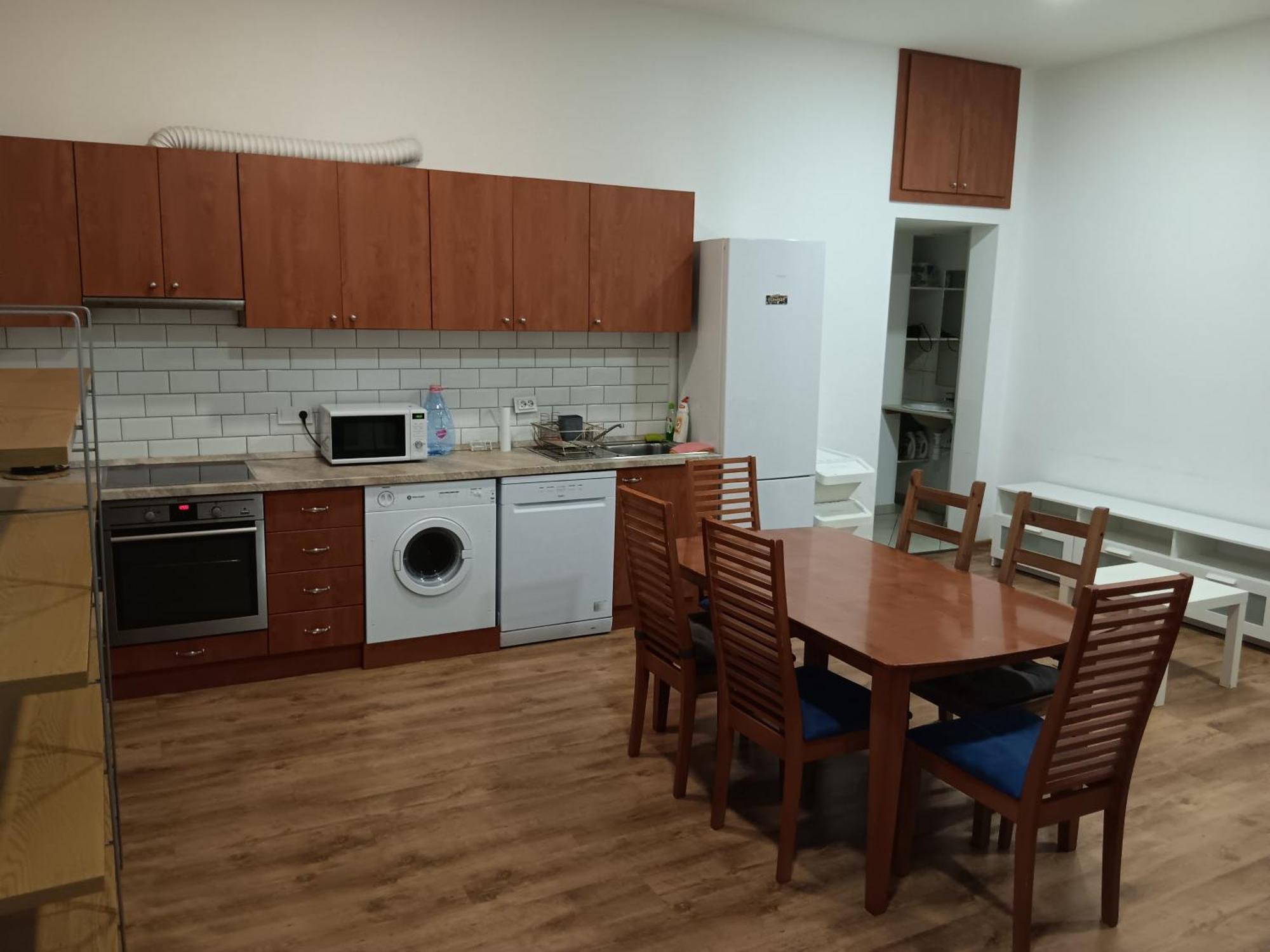 Big Cozy - Skyfall Apartment 3 Bdrm 6 Beds 1&Half Baths Budapeşte Dış mekan fotoğraf
